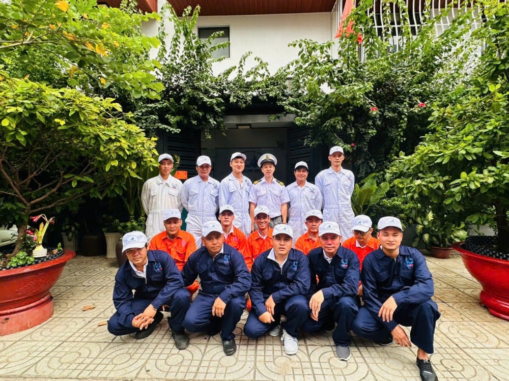 Thuyền viên Đông Long
